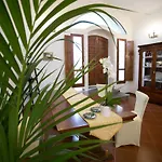 Il Marchese Del Grillo Daire *